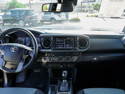 Used 2020 Toyota Tacoma TRD Sport w/ Technology Package AWD/4WD image 30