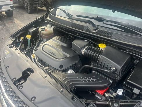 Used 2022 Chrysler Pacifica Touring-L FWD image 13