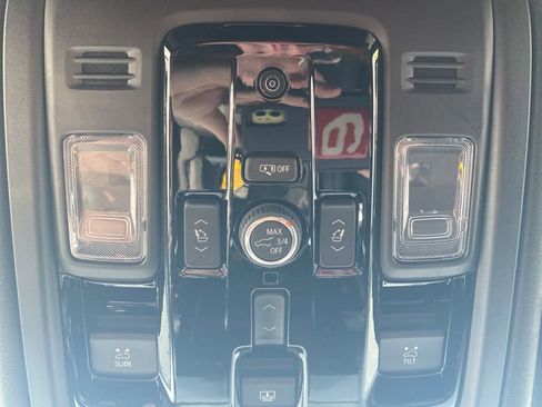 Used 2026 GMC Yukon Denali w/ Advanced Technology Package image 32