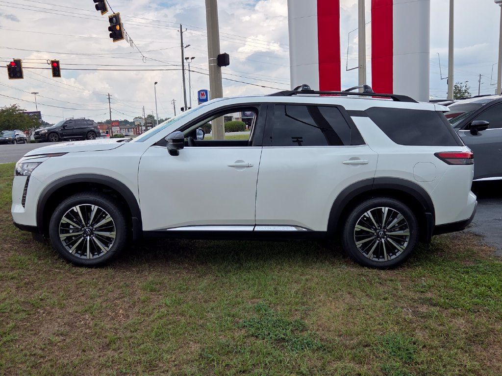 New 2026 Nissan Pathfinder Platinum w/ Accent Package FWD image 2