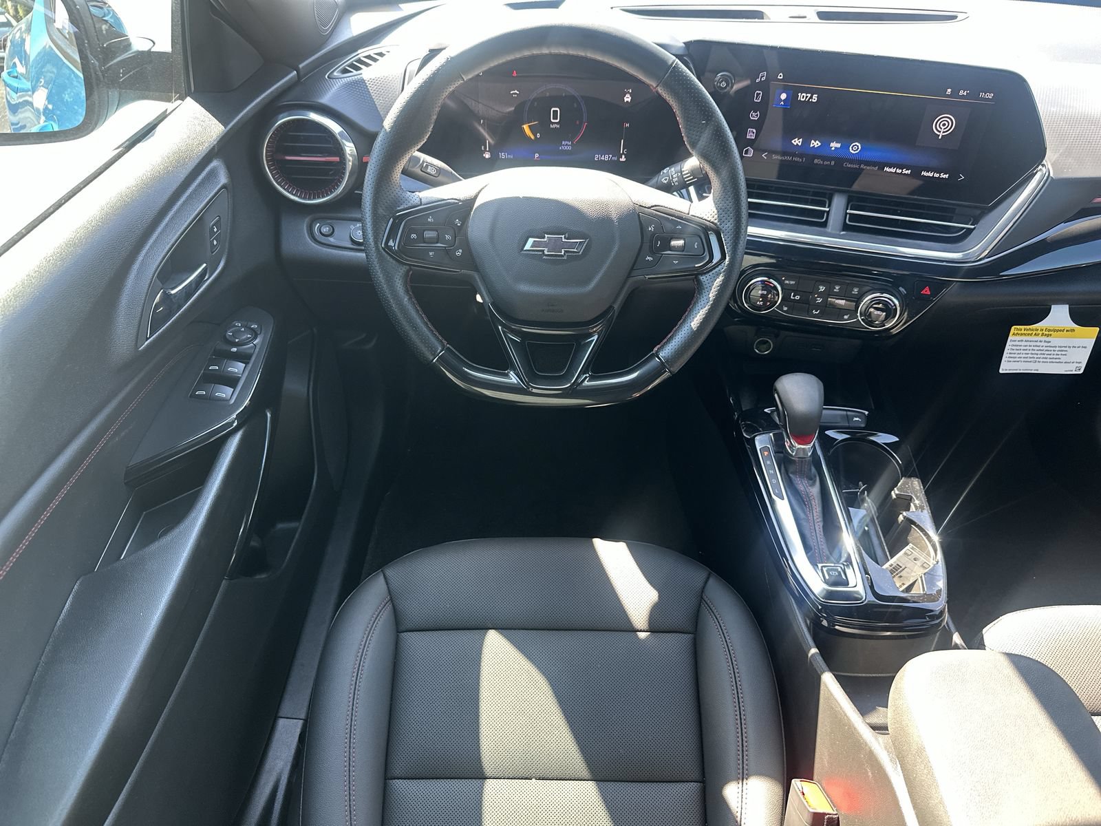 Used 2025 Chevrolet Trax RS w/ Sunroof Package FWD image 17