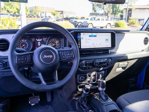 Used 2024 Jeep Wrangler Unlimited Sport AWD/4WD image 16