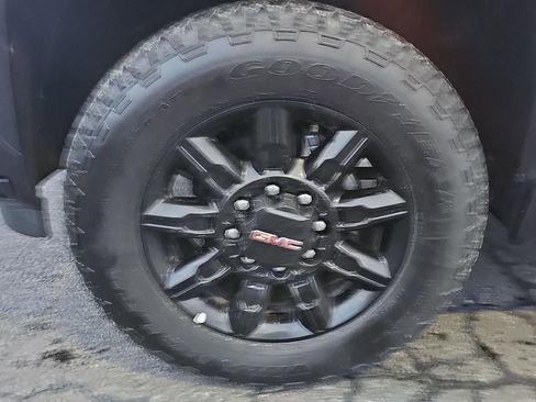 Used 2025 GMC Sierra 2500 AT4 image 4