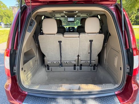 Used 2013 Chrysler Town & Country Touring-L w/ Entertainment Group #2 FWD image 17