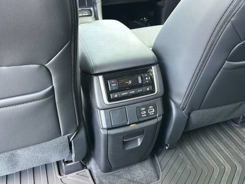 Used 2026 Subaru Ascent Limited AWD/4WD image 21
