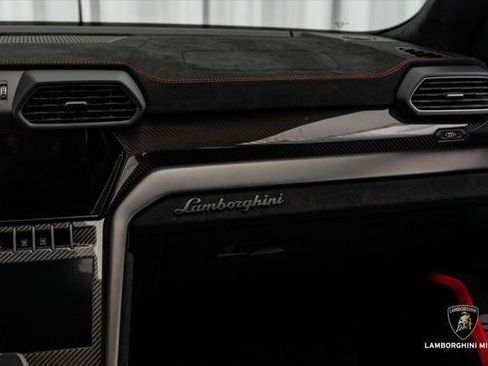 Used 2023 Lamborghini Urus Performante AWD/4WD image 46