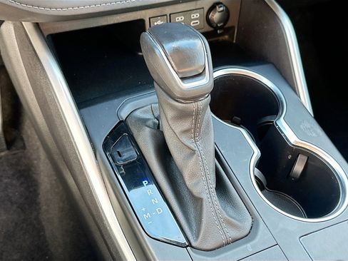 Used 2024 Toyota Highlander XLE image 24