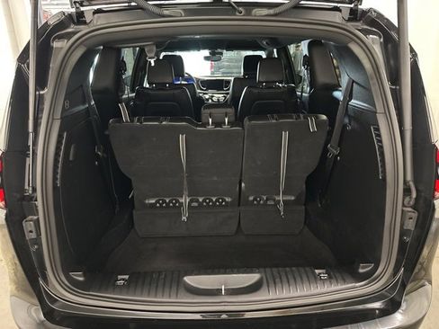 Used 2025 Chrysler Pacifica Select image 36