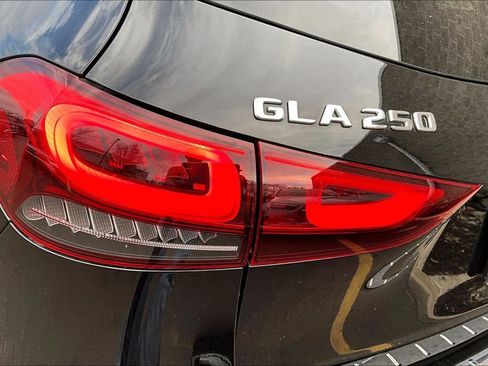 Certified 2023 Mercedes-Benz GLA 250 4MATIC image 32