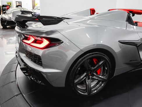 Used 2024 Chevrolet Corvette Z06 w/ Z07 Performance Package RWD image 30