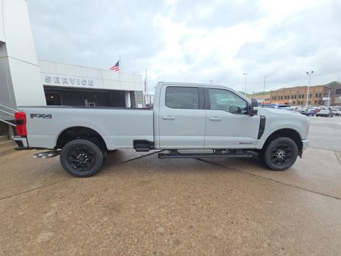 New 2026 Ford F250 Lariat w/ Black Appearance Package AWD/4WD image 8