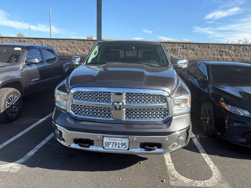 Used 2014 RAM 1500 Laramie w/ Convenience Group AWD/4WD image 3