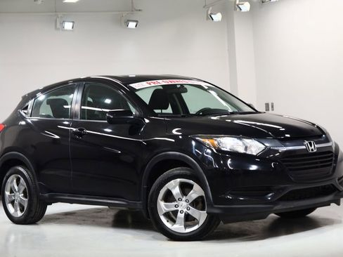 Used 2018 Honda HR-V LX image 2