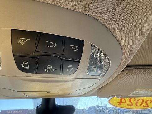 Used 2024 Chrysler Pacifica Touring-L image 21