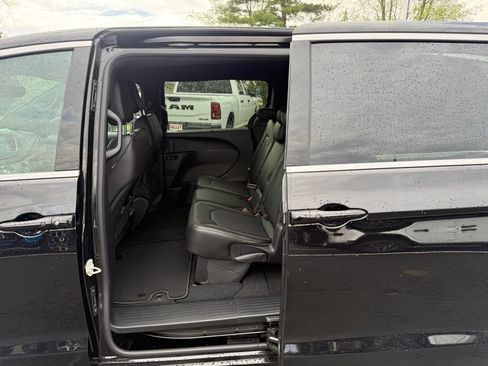 New 2026 Chrysler Pacifica Select FWD image 34