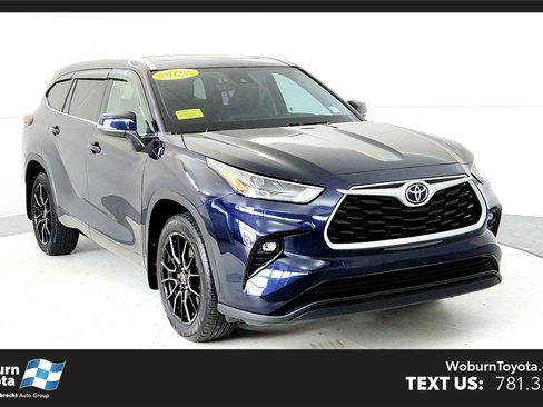 Used 2022 Toyota Highlander XLE AWD/4WD image 1