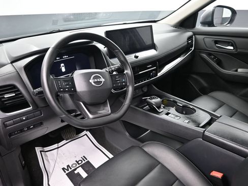 Used 2025 Nissan Rogue SL FWD image 13