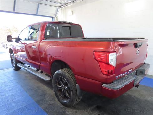 Used 2017 Nissan Titan SV image 10