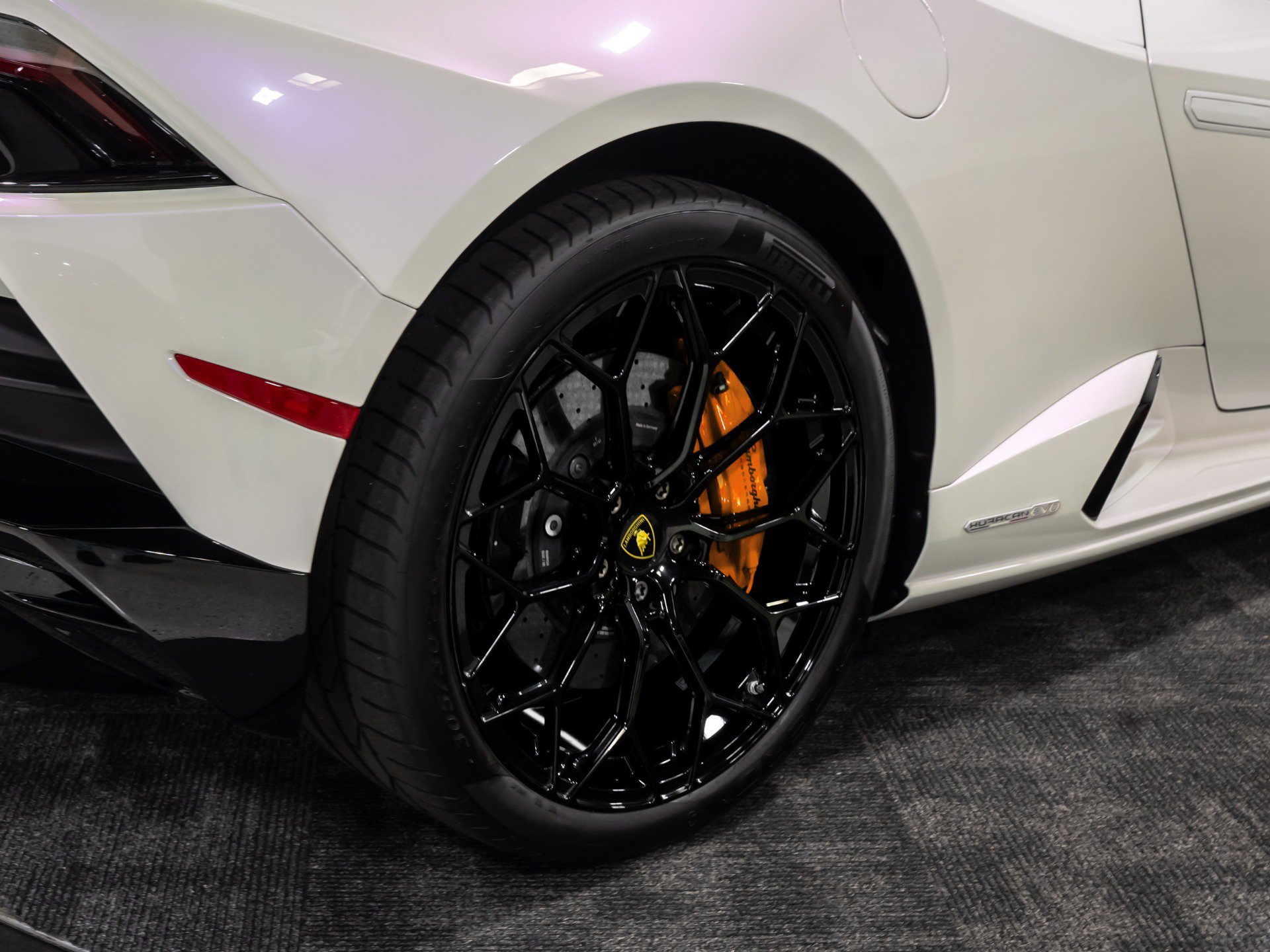Used 2024 Lamborghini Huracan EVO AWD/4WD image 20