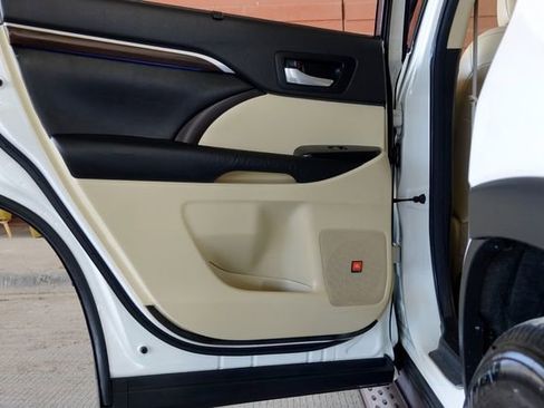 Used 2016 Toyota Highlander Limited image 33