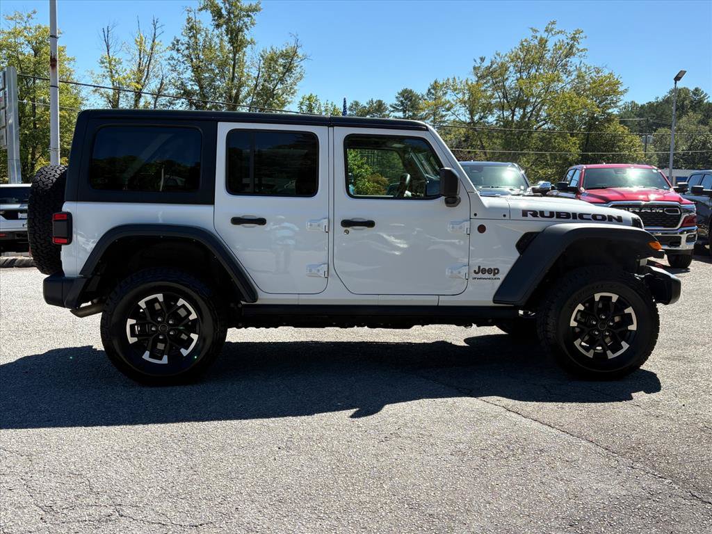 Used 2025 Jeep Wrangler Unlimited Rubicon AWD/4WD image 3