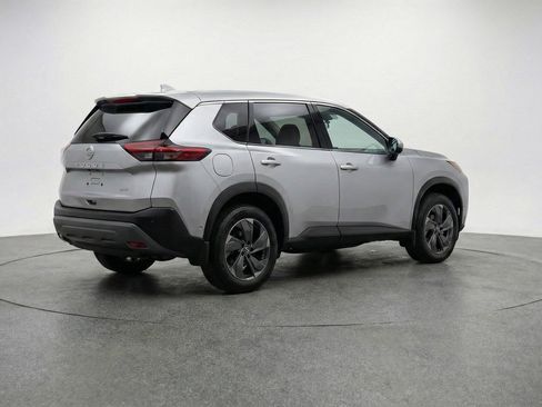 Used 2025 Nissan Rogue SV image 7