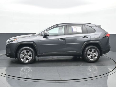 Used 2022 Toyota RAV4 XLE w/ Convenience Package image 3