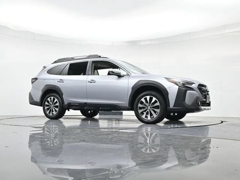 Used 2025 Subaru Outback Touring AWD/4WD image 37