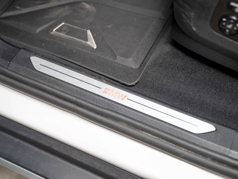 Used 2025 BMW X5 xDrive50e AWD/4WD image 25