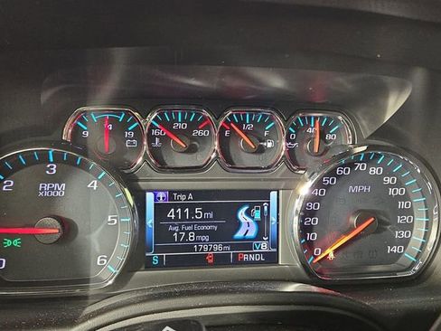 Used 2018 Chevrolet Suburban LT image 17