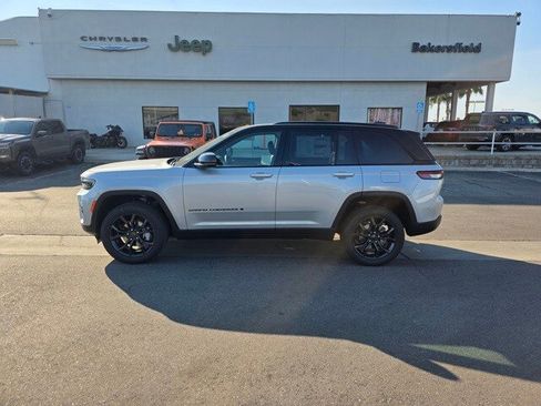 New 2025 Jeep Grand Cherokee Limited image 4