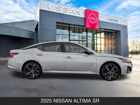 New 2025 Nissan Altima 2.5 SR image 6