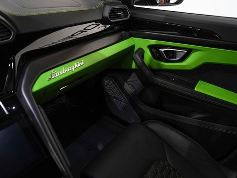 Used 2022 Lamborghini Urus AWD/4WD image 13