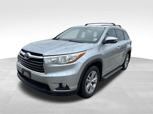 Used 2015 Toyota Highlander XLE image 3