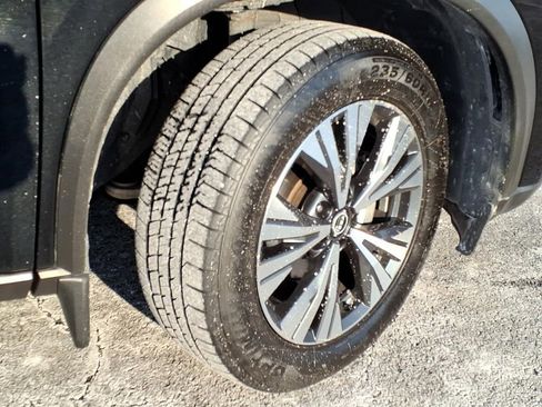 Used 2023 Nissan Rogue SV image 4