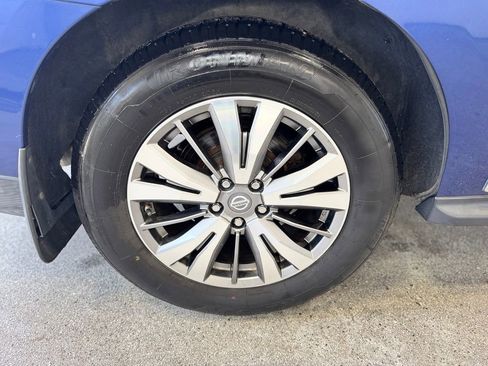 Used 2017 Nissan Pathfinder Platinum w/ Family Entertainment Package FWD image 25