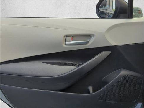 Certified 2021 Toyota Corolla LE image 9