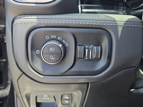 Used 2025 RAM 1500 Limited AWD/4WD image 22