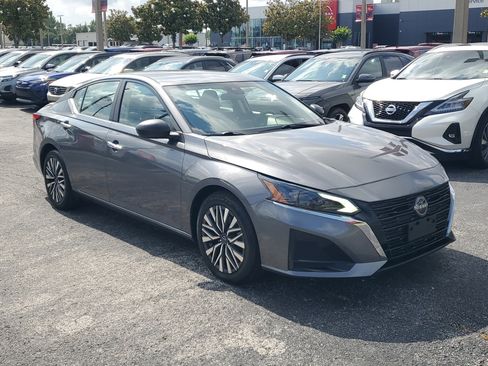 Certified 2024 Nissan Altima 2.5 SV FWD image 3