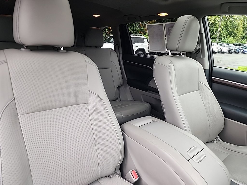 Used 2015 Toyota Highlander Limited AWD/4WD image 22