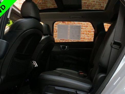 Used 2023 Kia Sorento SX image 33