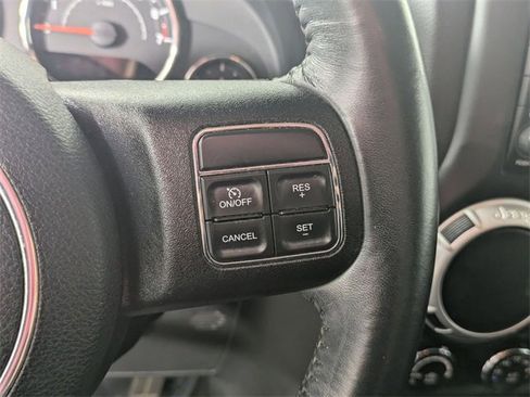 Used 2015 Jeep Wrangler Unlimited Rubicon w/ Connectivity Group image 17