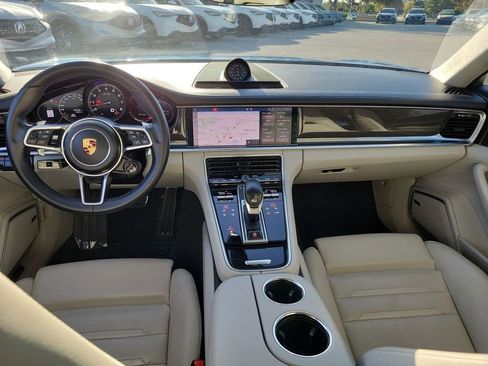 Used 2019 Porsche Panamera GTS image 2