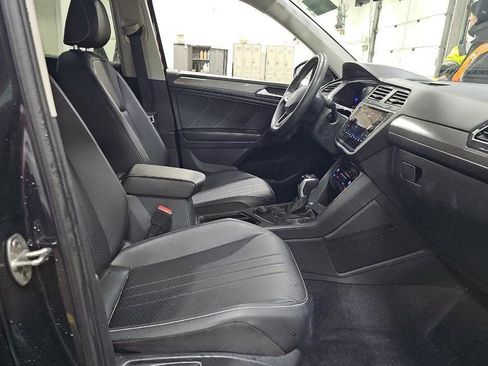 Used 2022 Volkswagen Tiguan SE image 16