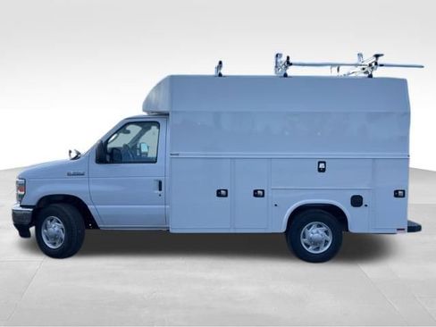 New 2026 Ford E-350 and Econoline 350 Super Duty w/ Power Equipment Group RWD image 4