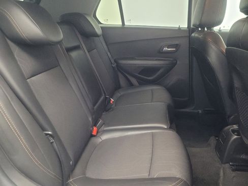 Used 2020 Chevrolet Trax LT w/ Driver Confidence Package FWD image 19