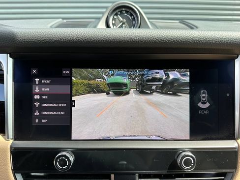 Certified 2024 Porsche Macan AWD/4WD image 38