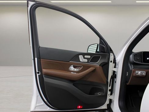 Used 2025 Mercedes-Benz GLE 450e 4MATIC image 12