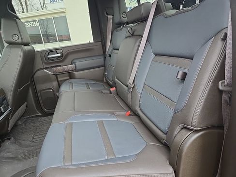 Used 2022 GMC Sierra 3500 Denali w/ Denali Ultimate Package image 25