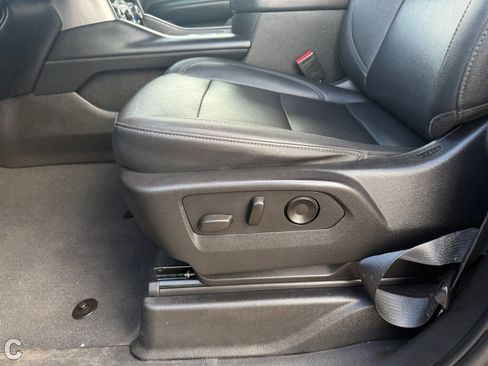 Used 2022 Chevrolet Suburban LT image 20